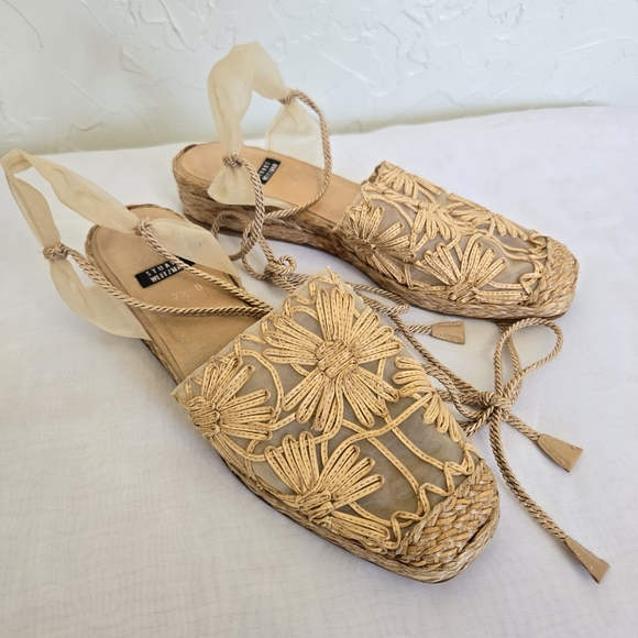 Vintage Stuart Weitzman Raffia Floral Espadrilles - Picture 5 of 14